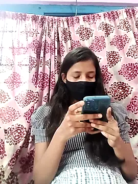 Surbhi-dixit's cam snapshot