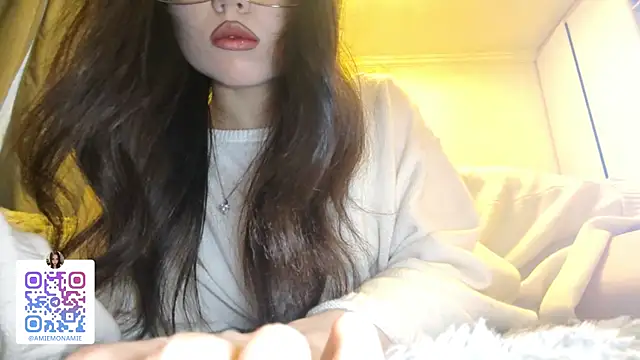 Qwami_Amie's cam snapshot