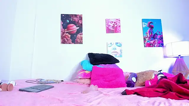 tyra_bankss_'s cam snapshot