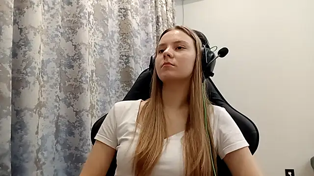 CrackShirker's cam snapshot