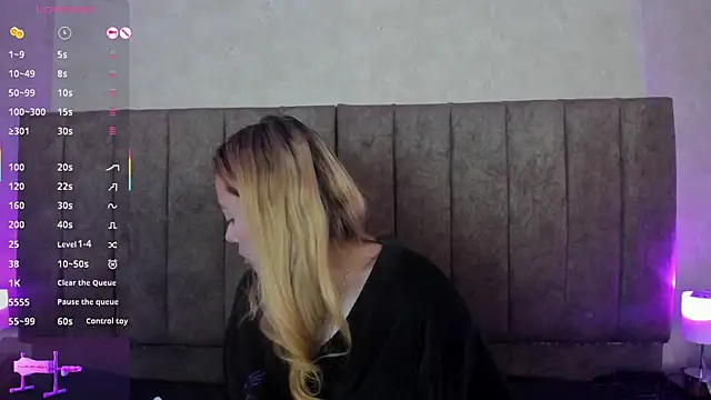 LanaMills_'s cam snapshot