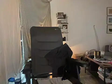 P4RtYBOII92 live sex cam