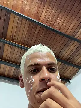 MrLeoLatino live sex cam