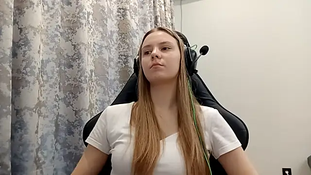 CrackShirker's cam snapshot