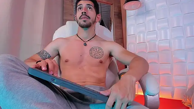 AlejandroStormm live sex cam