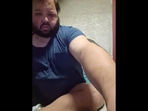 Strongbutgentle36 live sex cam