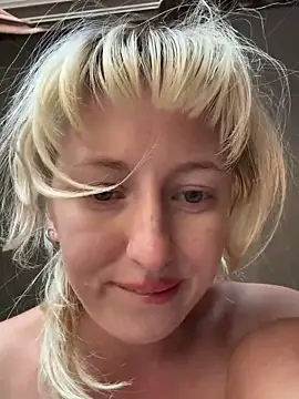 RonnieKiss live sex cam