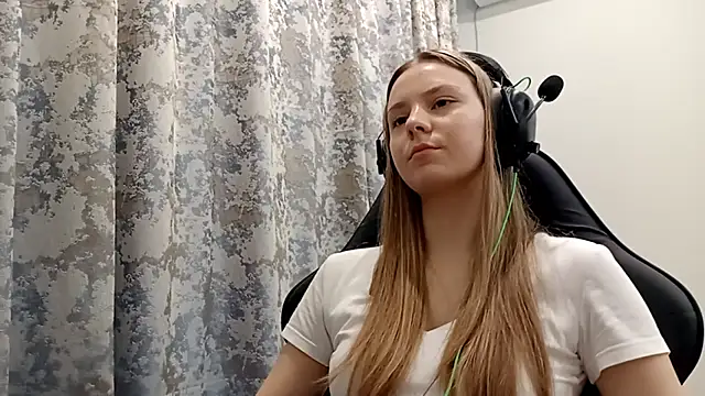 CrackShirker's cam snapshot