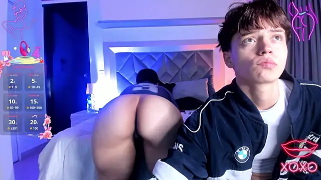 Brenda_Tina's cam snapshot