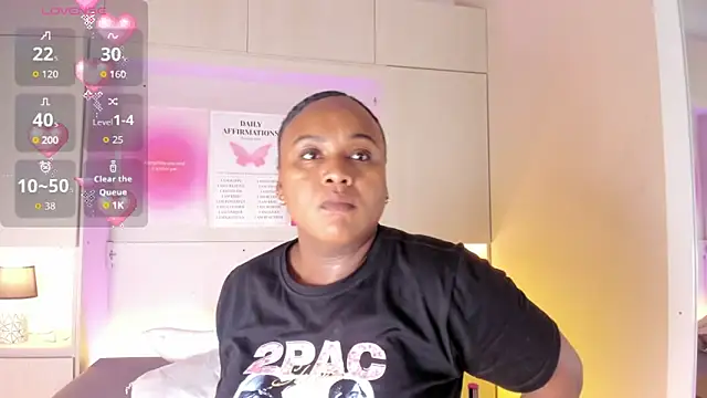 EmilyyStuart's cam snapshot