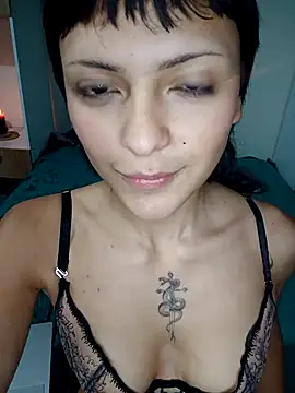 MiaLuxx_'s cam snapshot