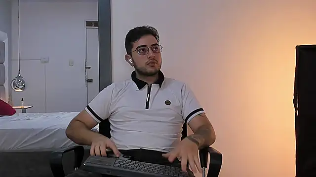 Ethan_Greys's cam snapshot