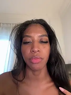 IamCrystal2 live sex cam