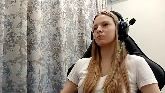 CrackShirker's cam snapshot