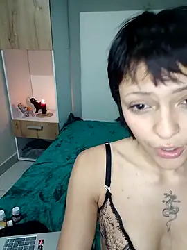 MiaLuxx_'s cam snapshot