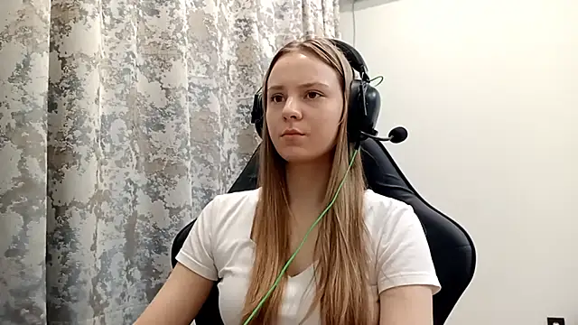 CrackShirker's cam snapshot