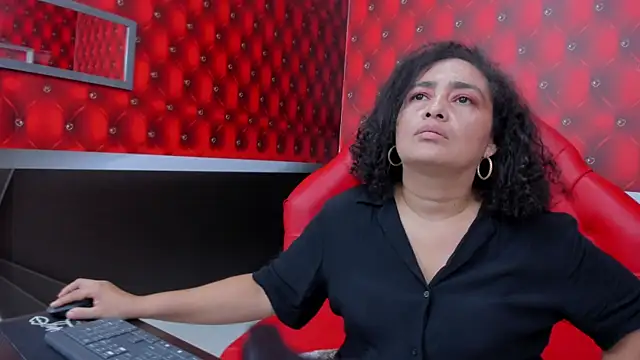 Bianca_Millf's cam snapshot