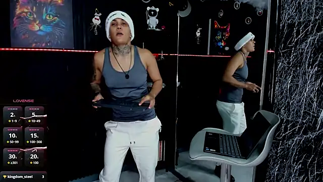 ZhoeStrong live sex cam