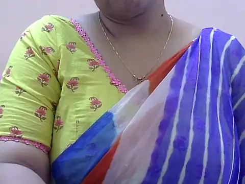 Chatwithsia's cam snapshot