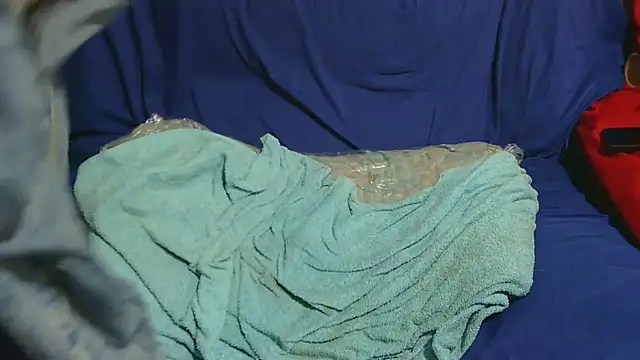 sluttylaura21's cam snapshot