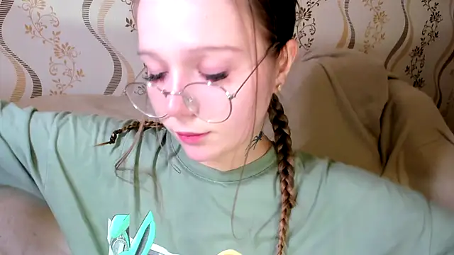 MelMooon's cam snapshot