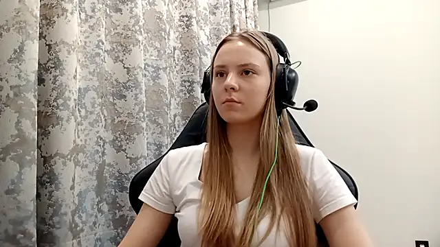 CrackShirker's cam snapshot