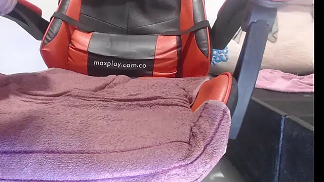 emily_sexxx's cam snapshot