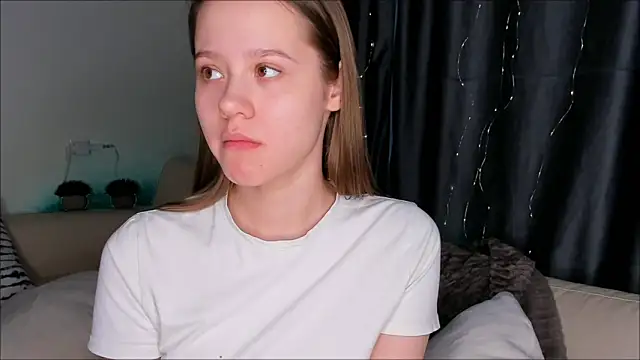 ViollaFoxy's cam snapshot