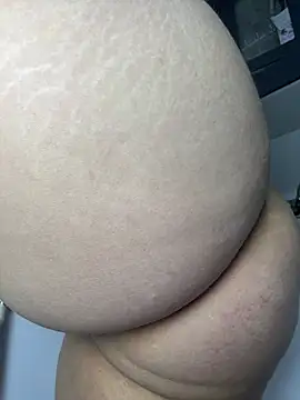 Emiily_lee live sex cam