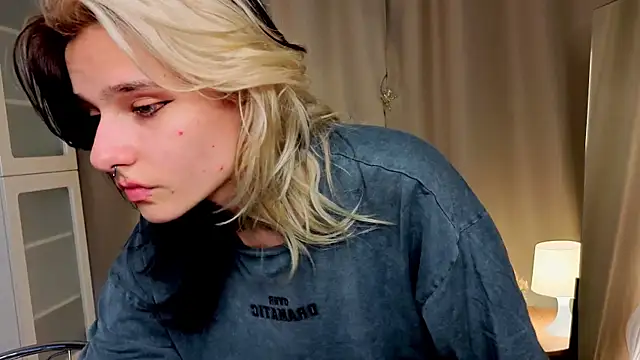 LizNostrand's cam snapshot