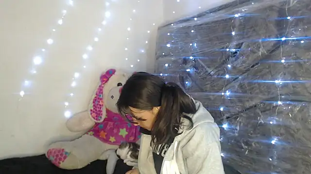 skinny_sweet2411's cam snapshot