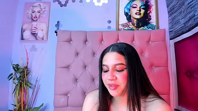 Megan_Luxe's cam snapshot