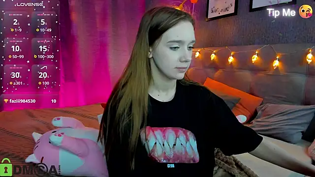 Lesi_Moonie01's cam snapshot