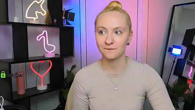 mila_glow1's cam snapshot