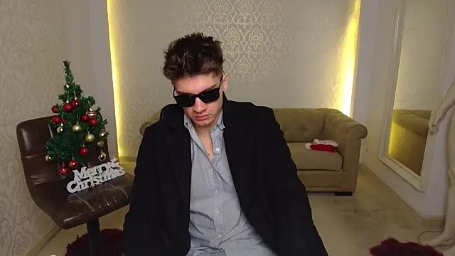 MaxKaiden live sex cam