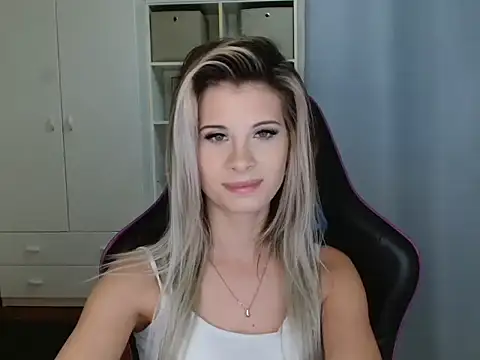 KristineGlow's cam snapshot