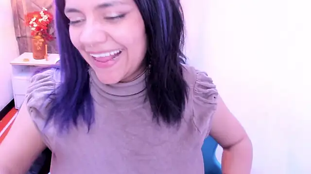 Kiara_Cruz__'s cam snapshot