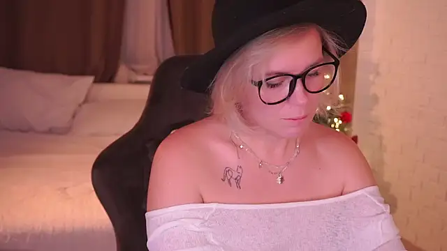 Charming_Daphny's cam snapshot