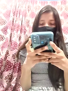 Surbhi-dixit's cam snapshot