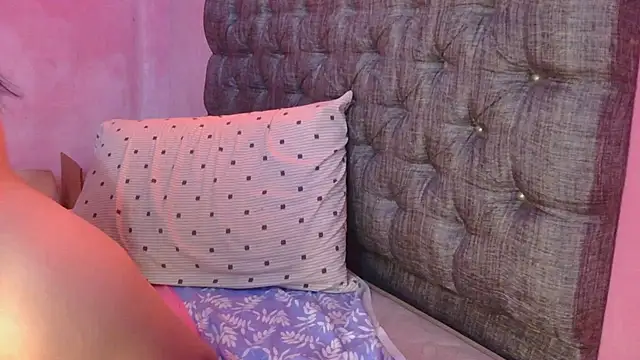 luna_summer's cam snapshot