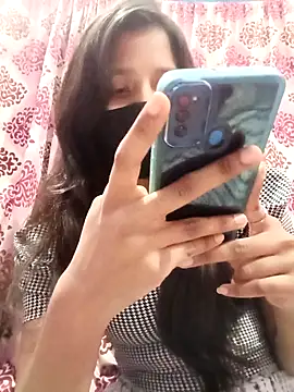 Surbhi-dixit's cam snapshot