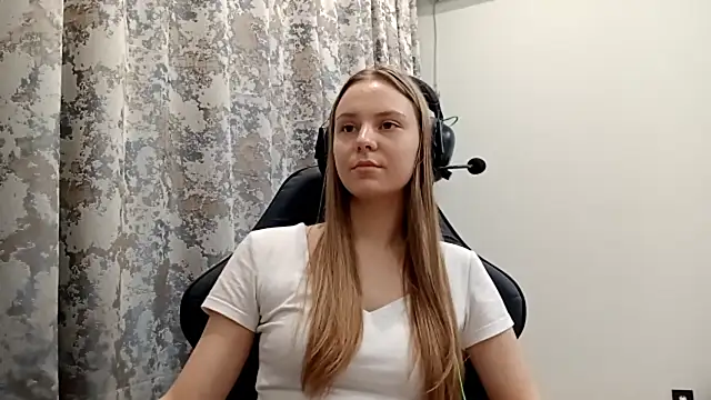 CrackShirker's cam snapshot