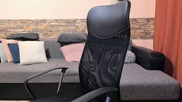 HotHunkTrainer live sex cam