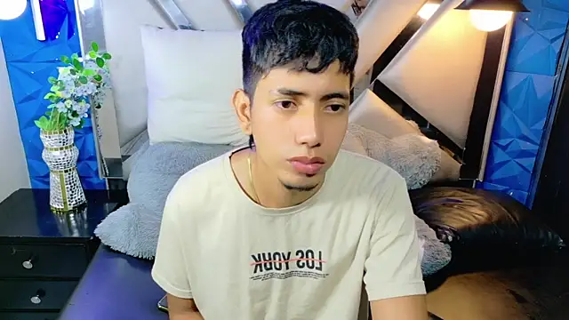 darwinandbrayann's cam snapshot