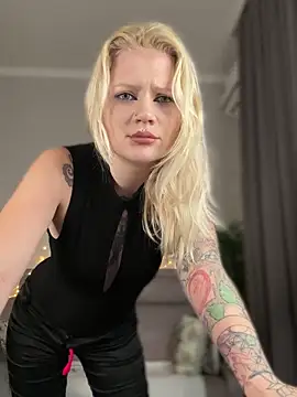 TeaseKitten-'s cam snapshot