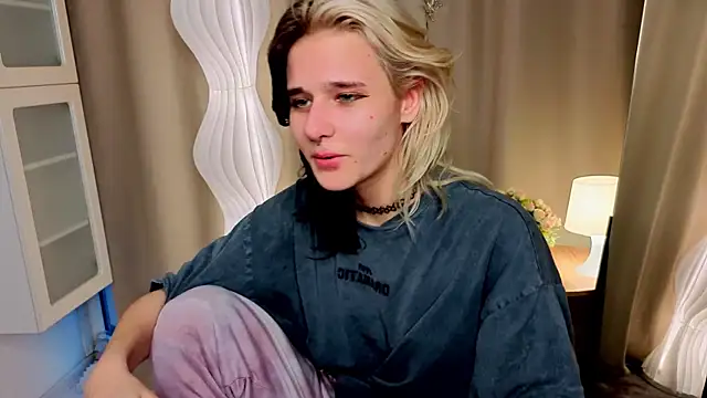 LizNostrand's cam snapshot