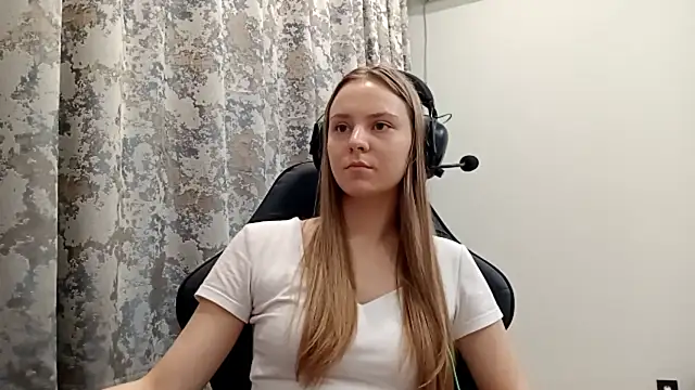 CrackShirker's cam snapshot