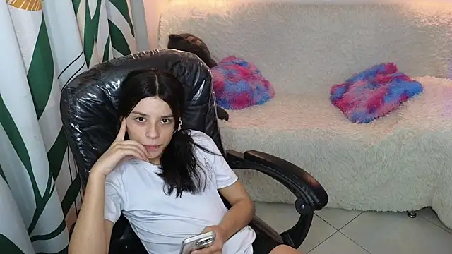 kathie_lozada's cam snapshot