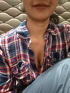 C-u-t-e-Sh-a-r-ma_Ji's cam snapshot