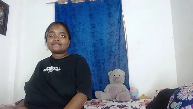 isabella_brown1's cam snapshot